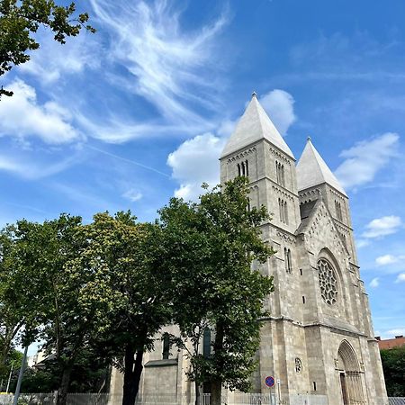 West Budapest Apartman Luaran gambar