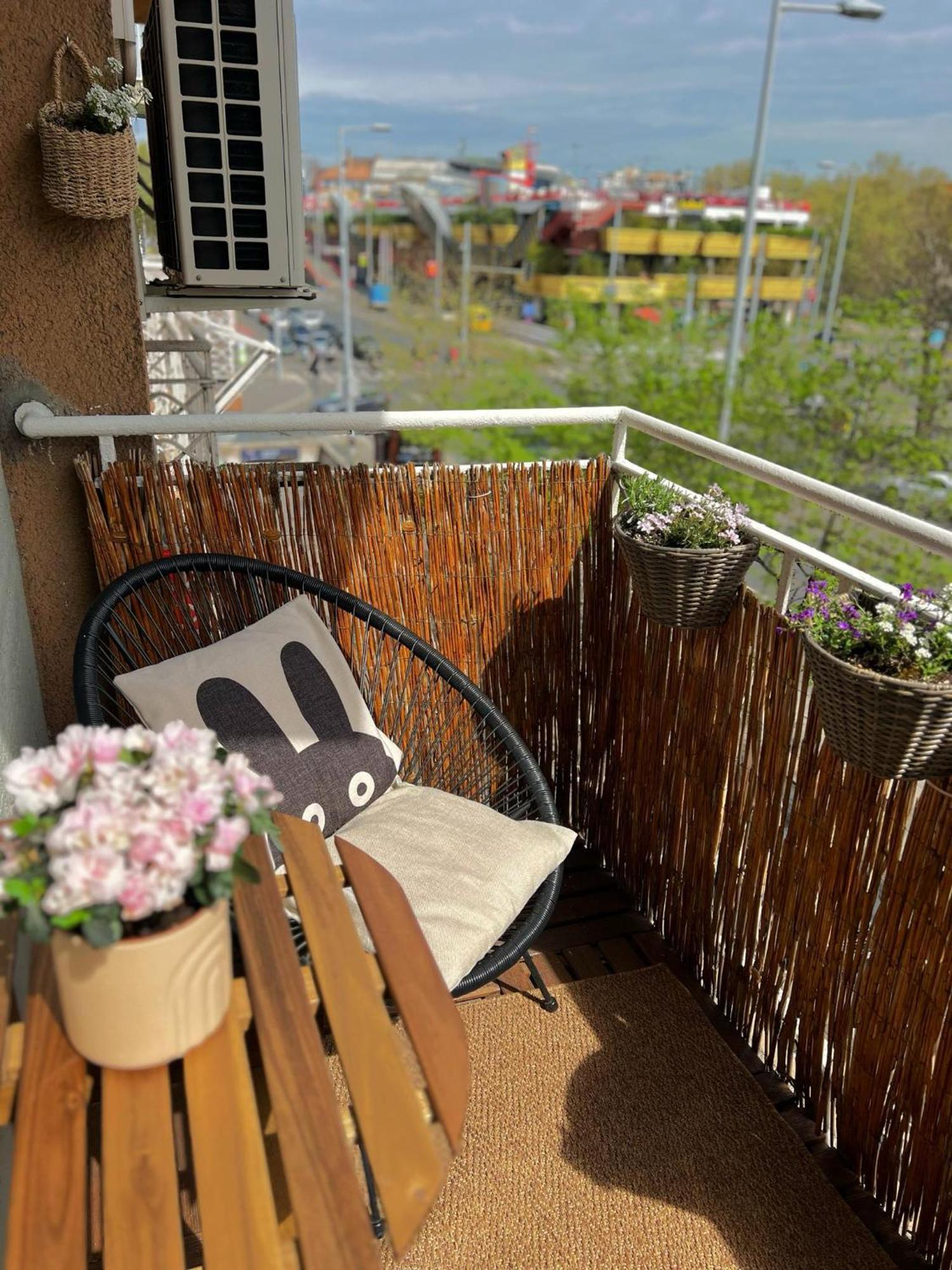 West Budapest Apartman Luaran gambar