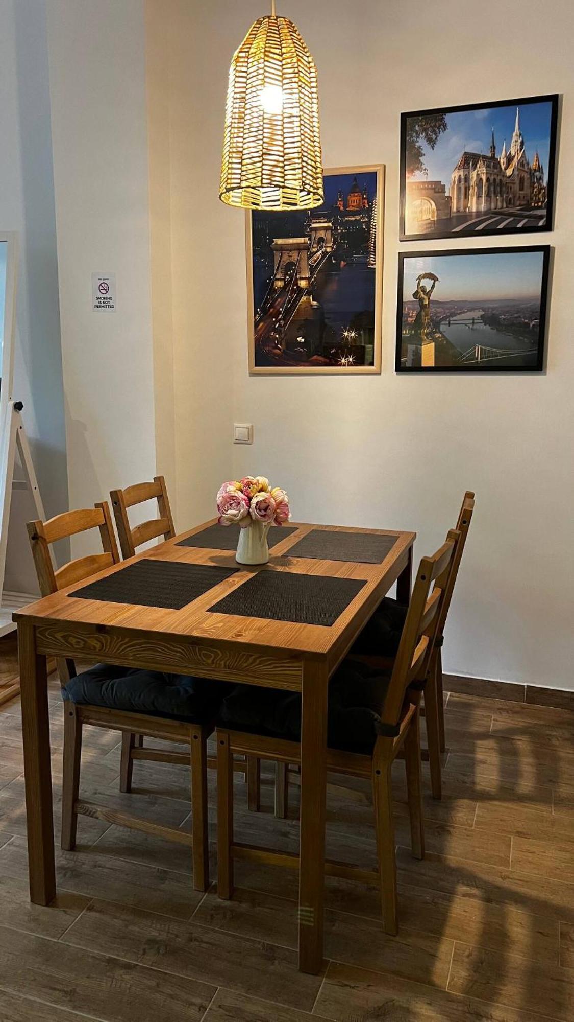West Budapest Apartman Luaran gambar